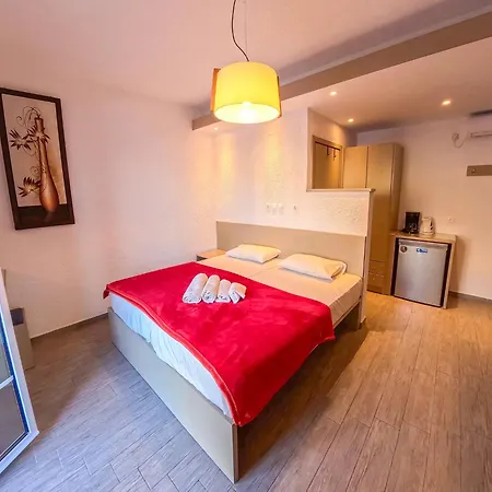 Calliope Maille & Myrties