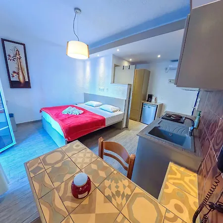 Calliope Maille & Lägenhet Myrties