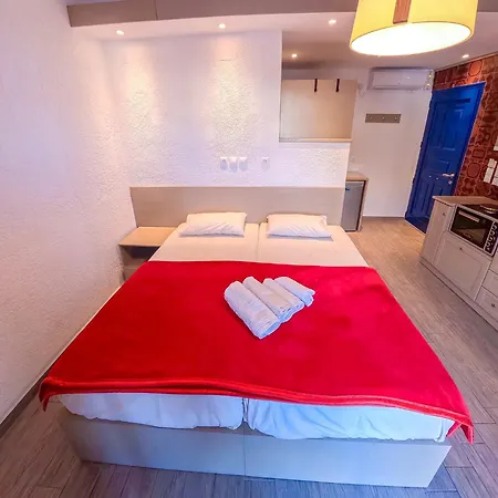 Calliope Maille & Daire Myrties