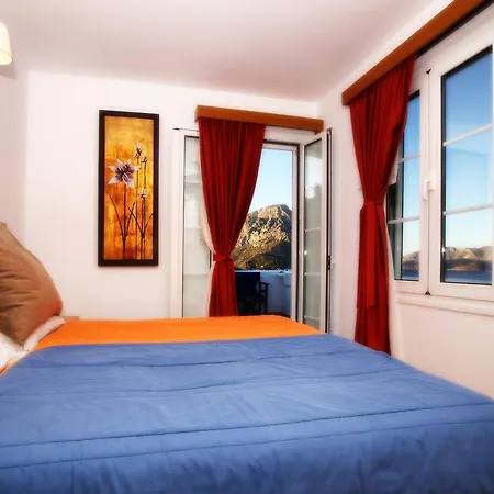 Calliope Maille & Myrties