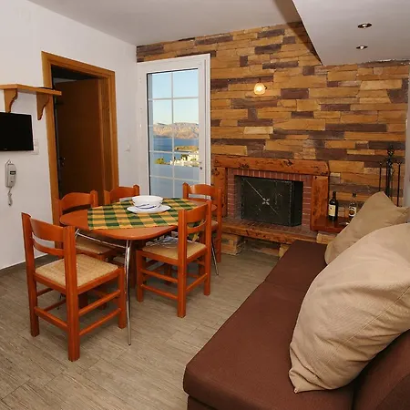 Calliope Maille & Apartament Myrties