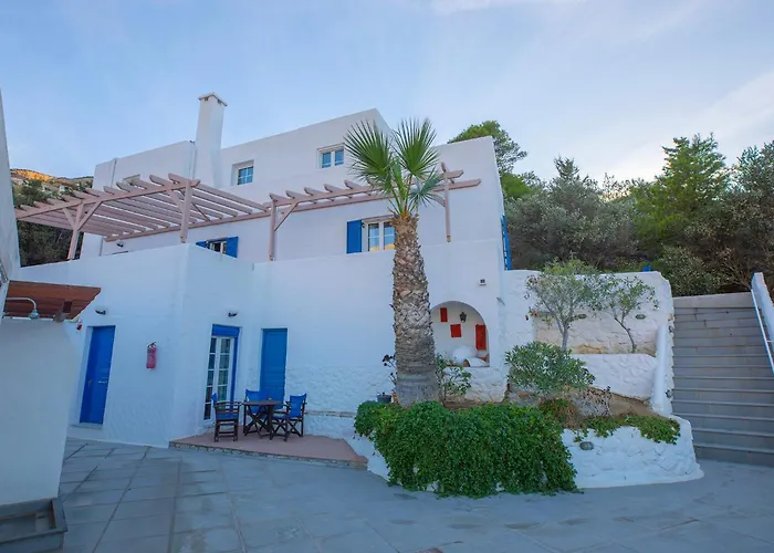 Calliope Maille & شقة