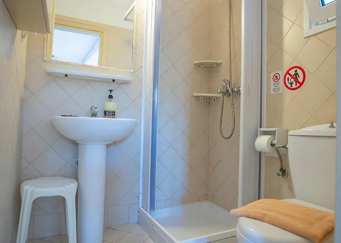 Calliope Maille & شقة Myrties