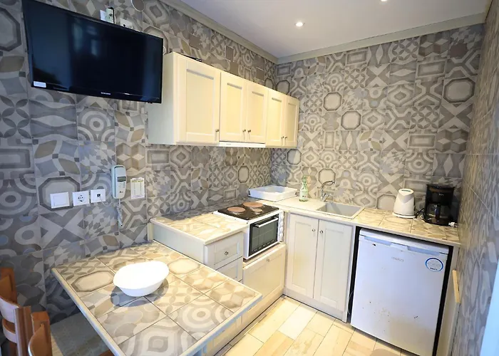 Calliope Maille & شقة *