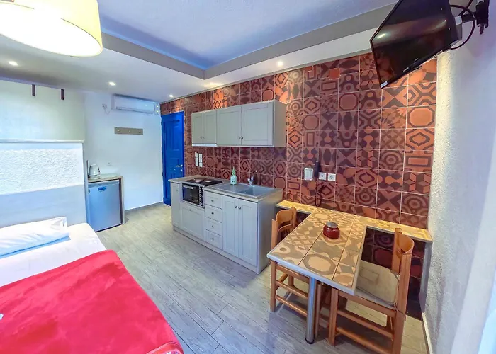 Calliope Maille & شقة