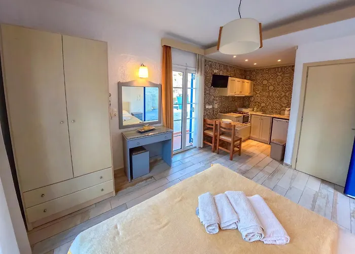 Calliope Maille & شقة Myrties