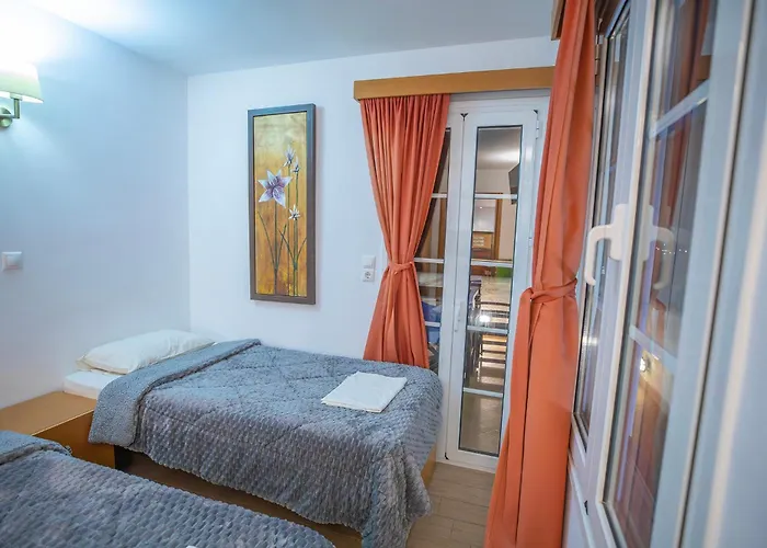 Calliope Maille & شقة Myrties