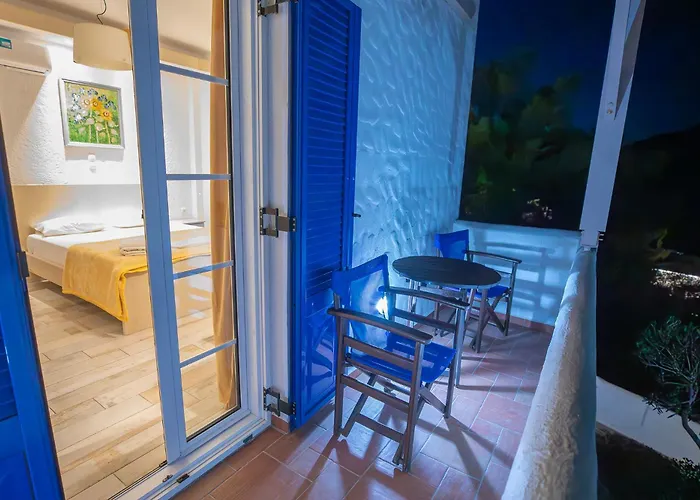 Calliope Maille & شقة *