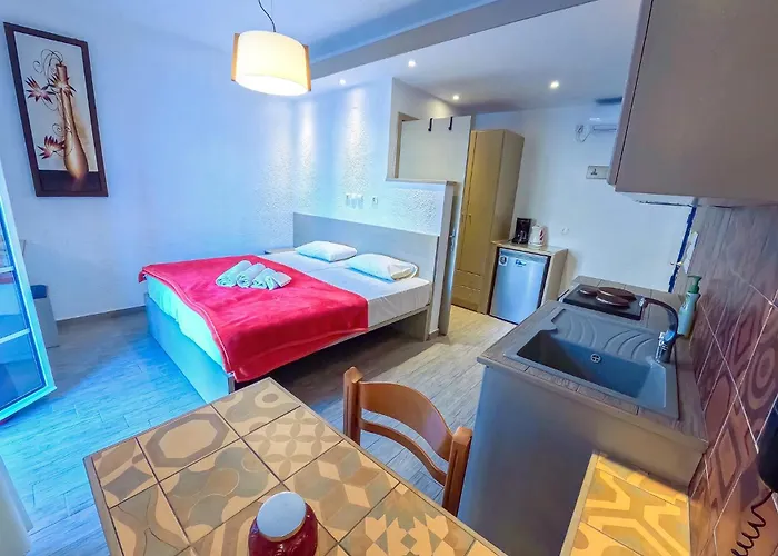 Calliope Maille & شقة Myrties