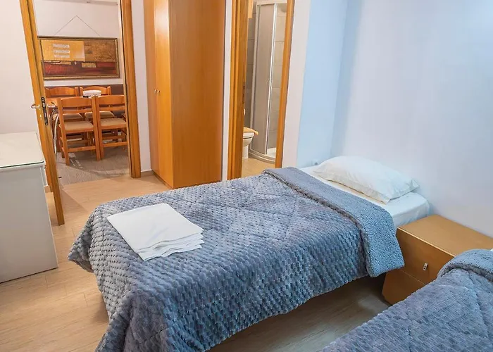 Calliope Maille & شقة