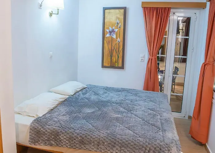 Calliope Maille & شقة Myrties