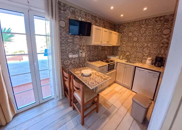 Calliope Maille & شقة